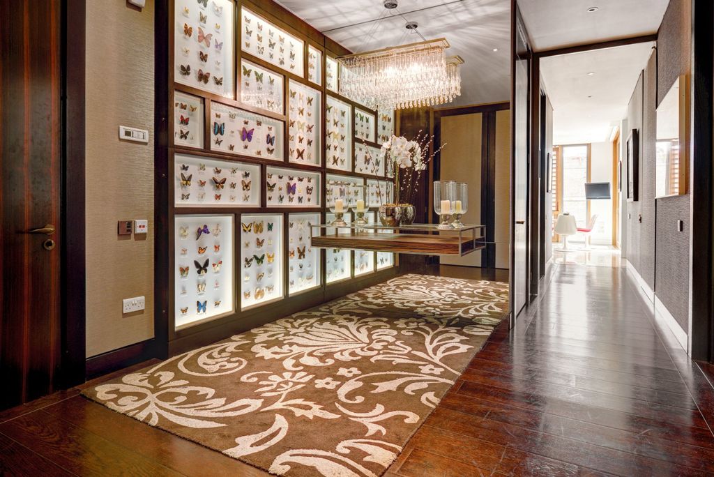 Property photo 2 of 14 Large Entrance