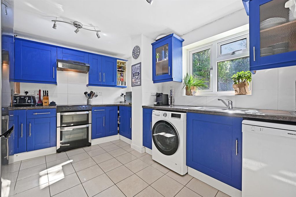 Property photo 2 of 8 Kitchen.Jpg