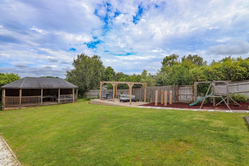 Property photo 2 of 20