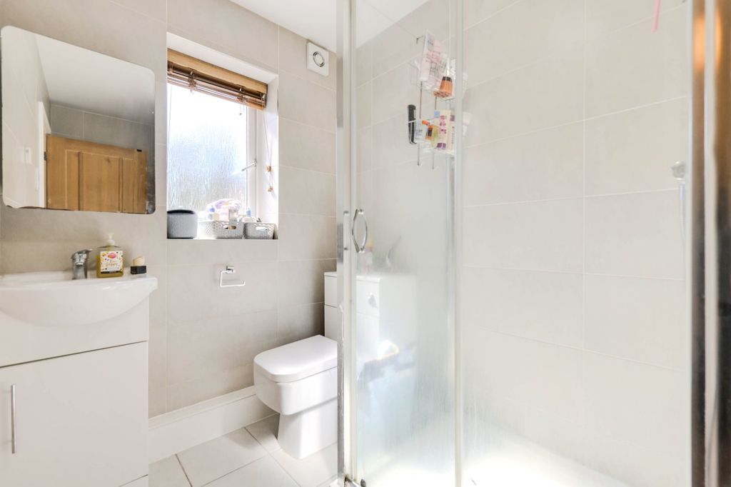 Additional image 7 of 8 bed flat for sale1&1A 3&3A Haigh Wood Road, Leeds, West Yorkshire LS16