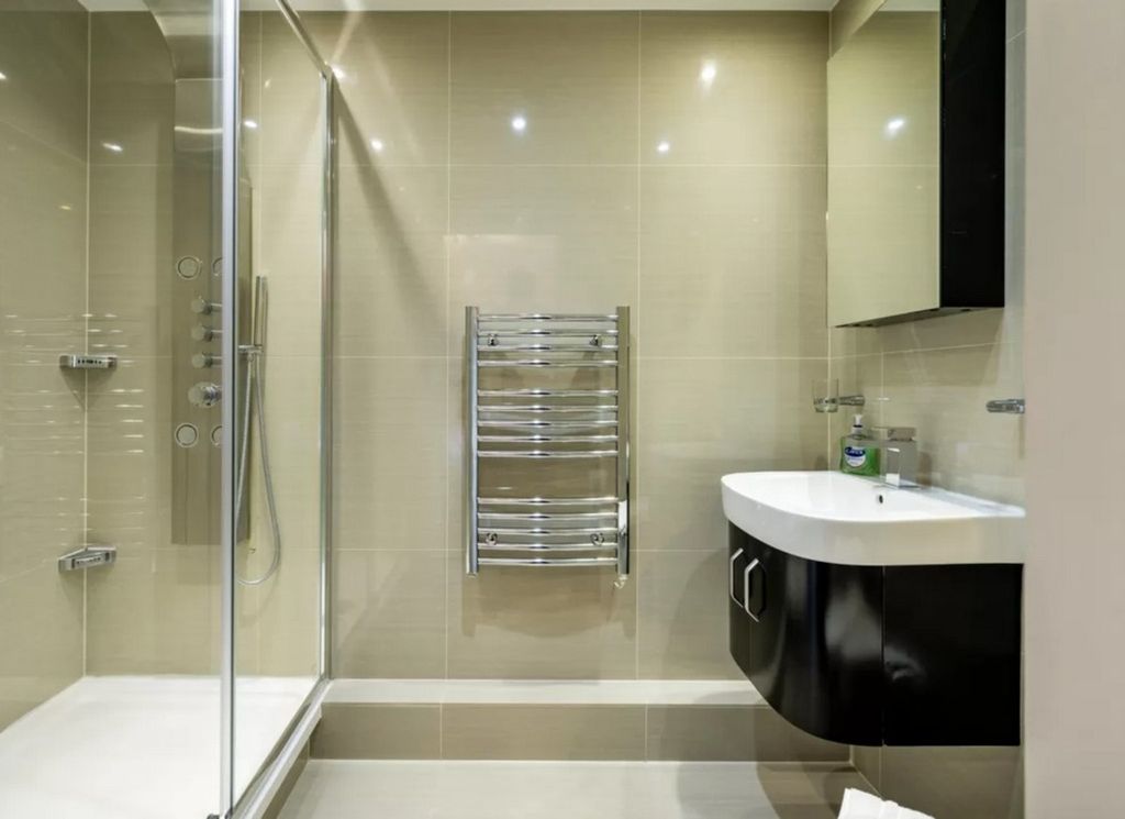Property photo 3 of 13 Bathroom
