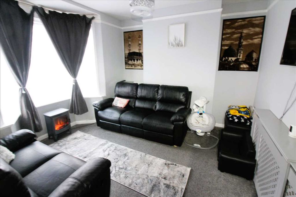 Property photo 2 of 12 Lounge