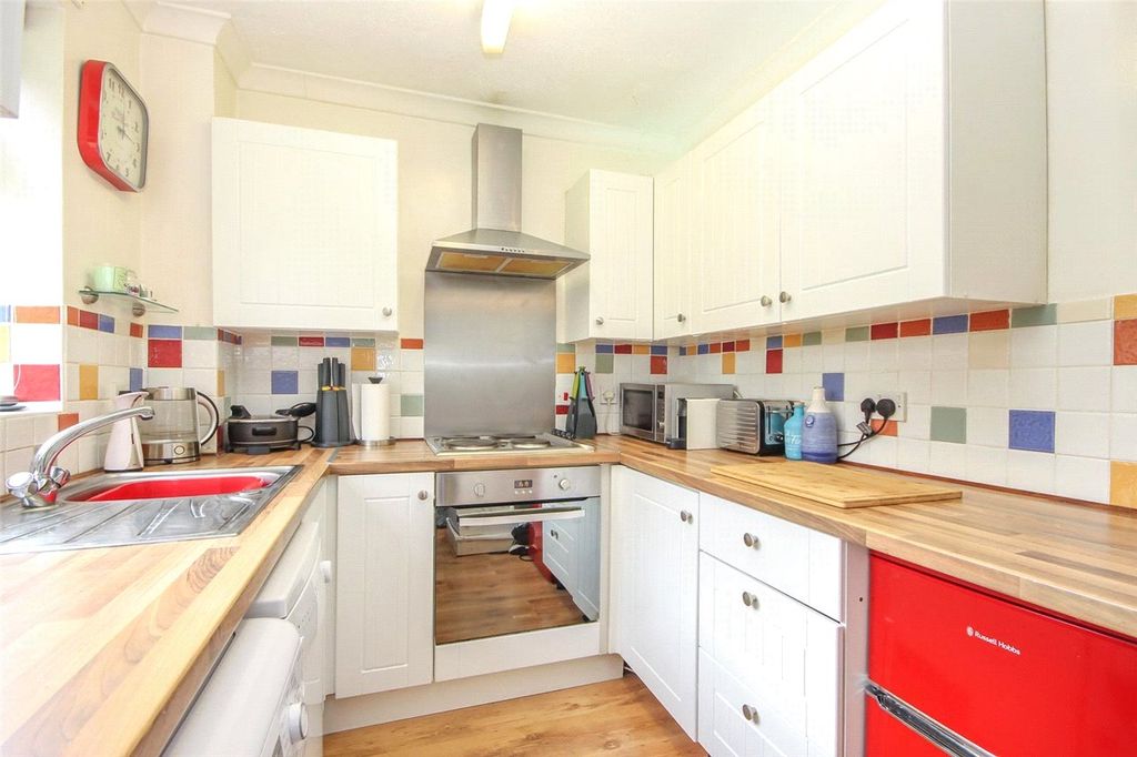 Property photo 2 of 10 Kitchen