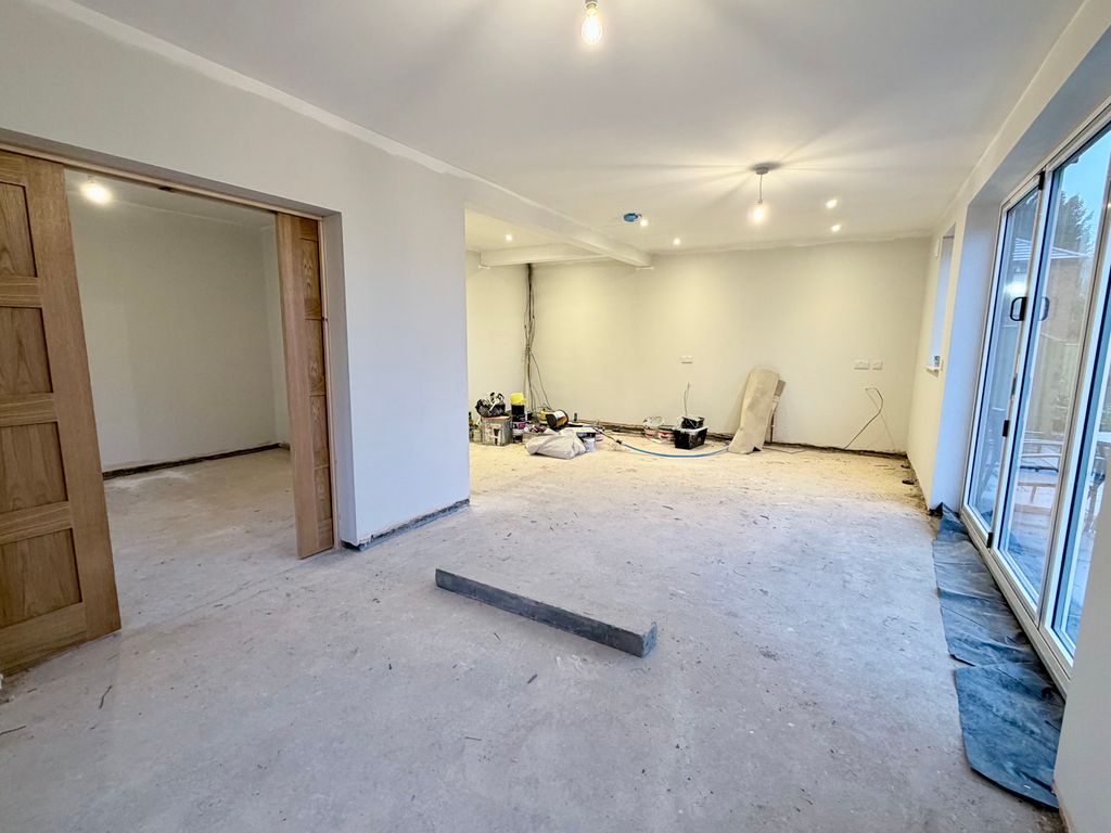 Property photo 3 of 14 Open Plan Or Close Off With Oak Pocket Doors