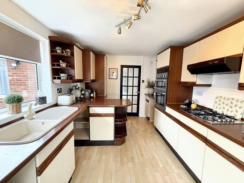 Property photo 2 of 31 4382956