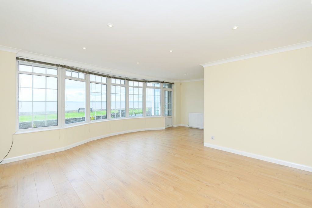 Property photo 3 of 14 Living Room