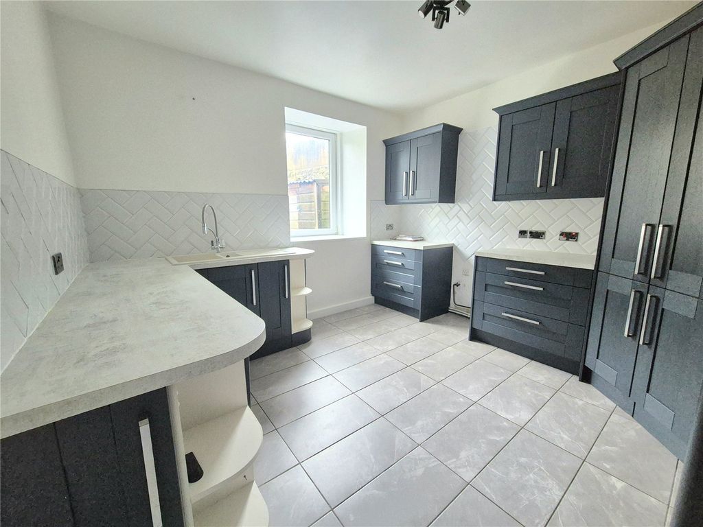 Property photo 2 of 17 Picture No. 27