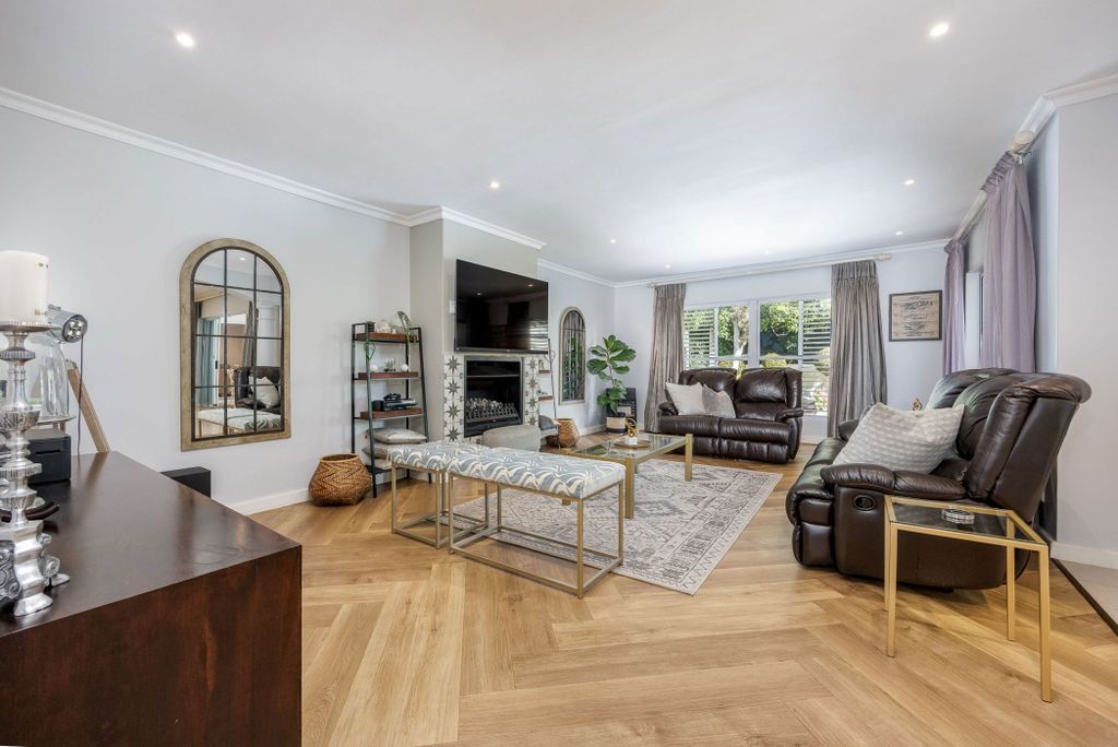 Property photo 3 of 43 Dbv1737927