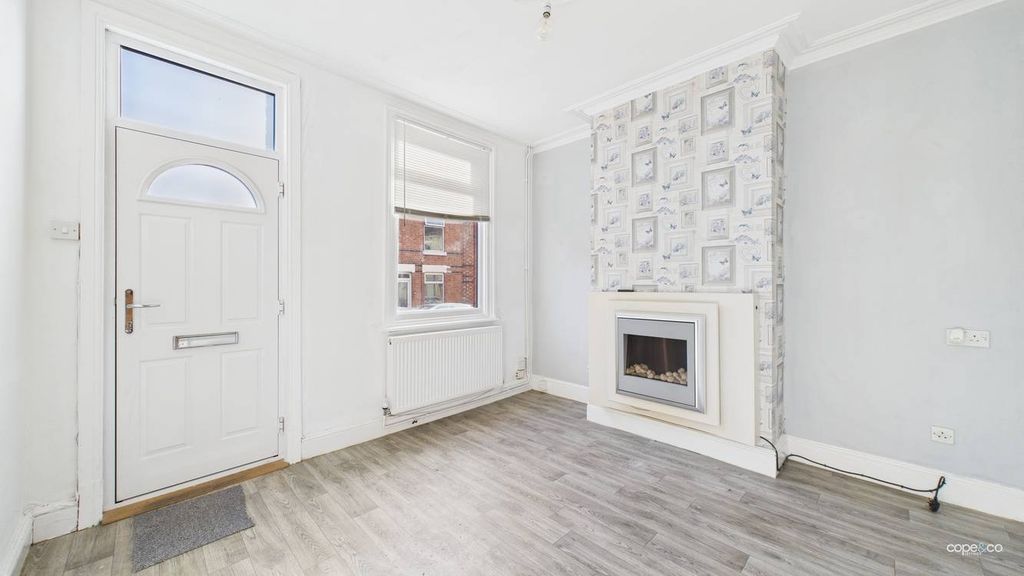 Property photo 3 of 12 4702935