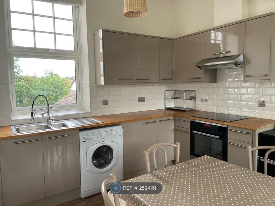 Property photo 3 of 10 Kitchen