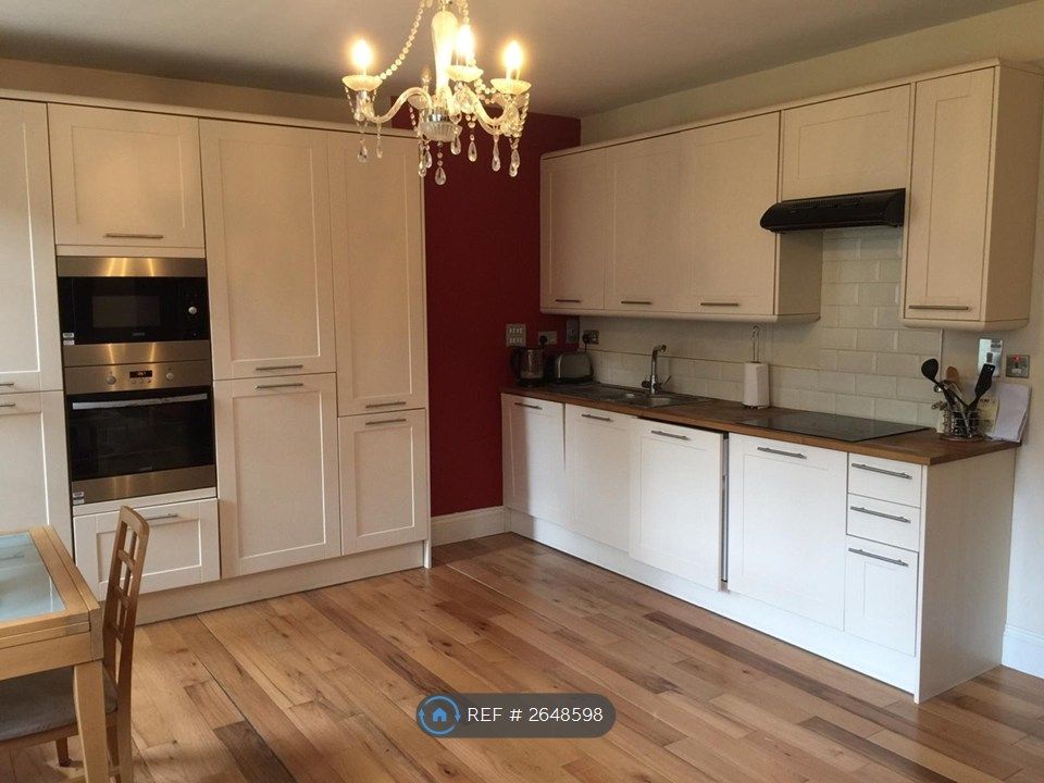 Property photo 2 of 6 Dining Kitchen