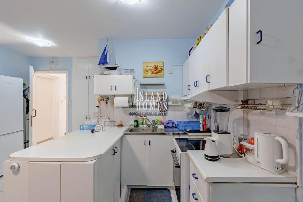 Property photo 3 of 16