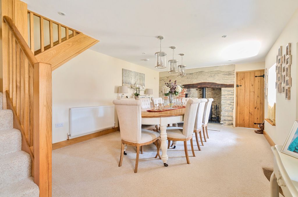 Property photo 3 of 14 1331742-7-688B899...