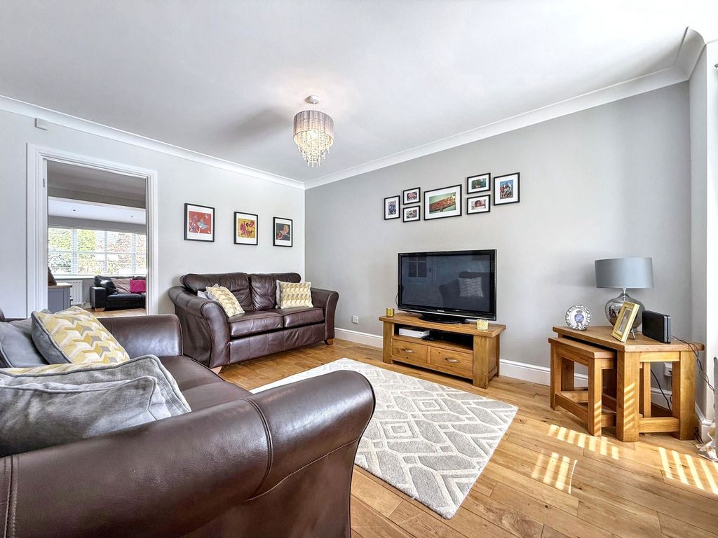 Property photo 3 of 28
