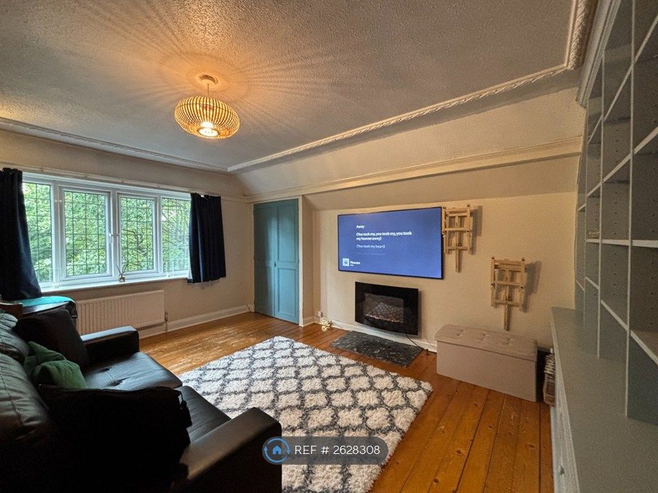 Property photo 1 of 14 Living Room