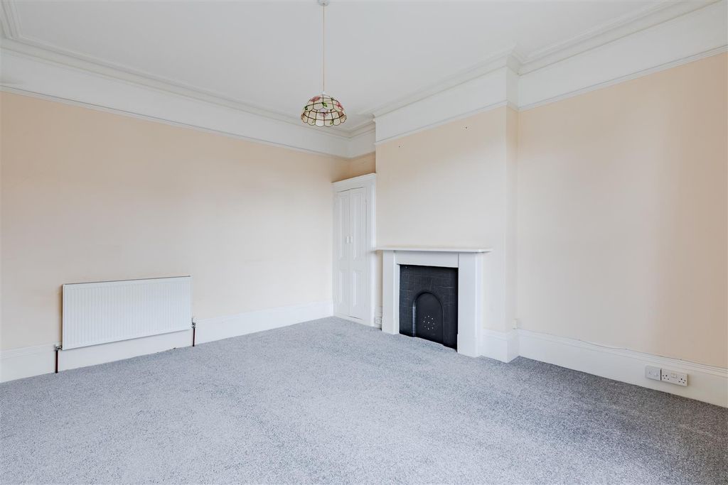 Property photo 2 of 7 Studio