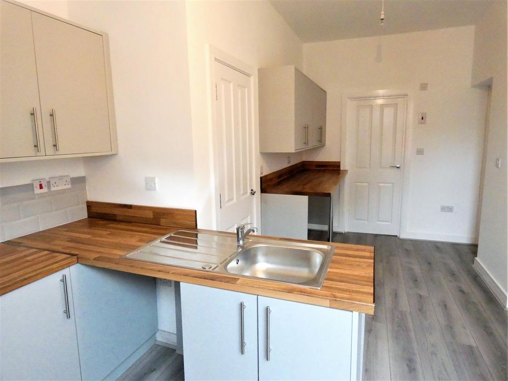 Property photo 1 of 11 Kitchen