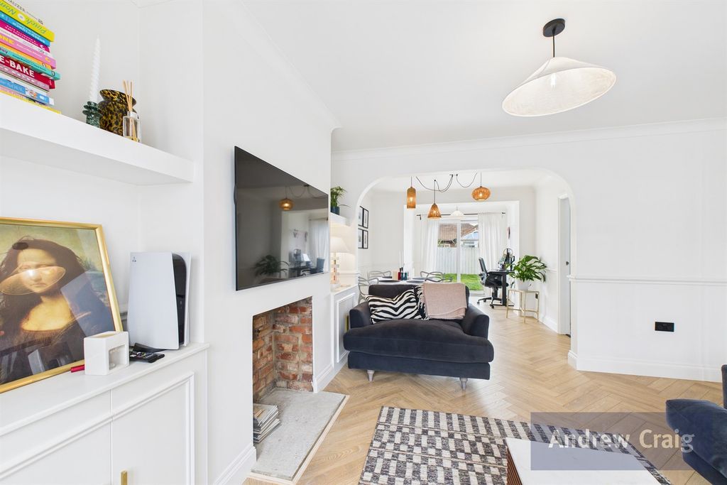 Property photo 3 of 19 Lounge/Dining Room