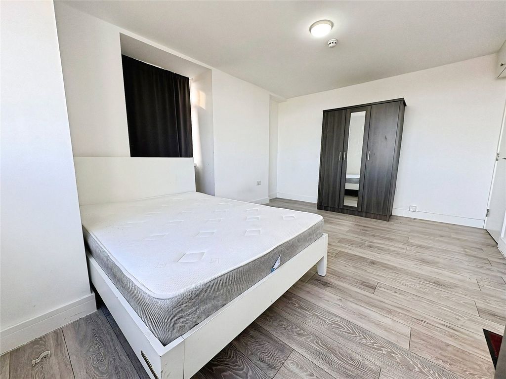 Property photo 3 of 6 Bedroom