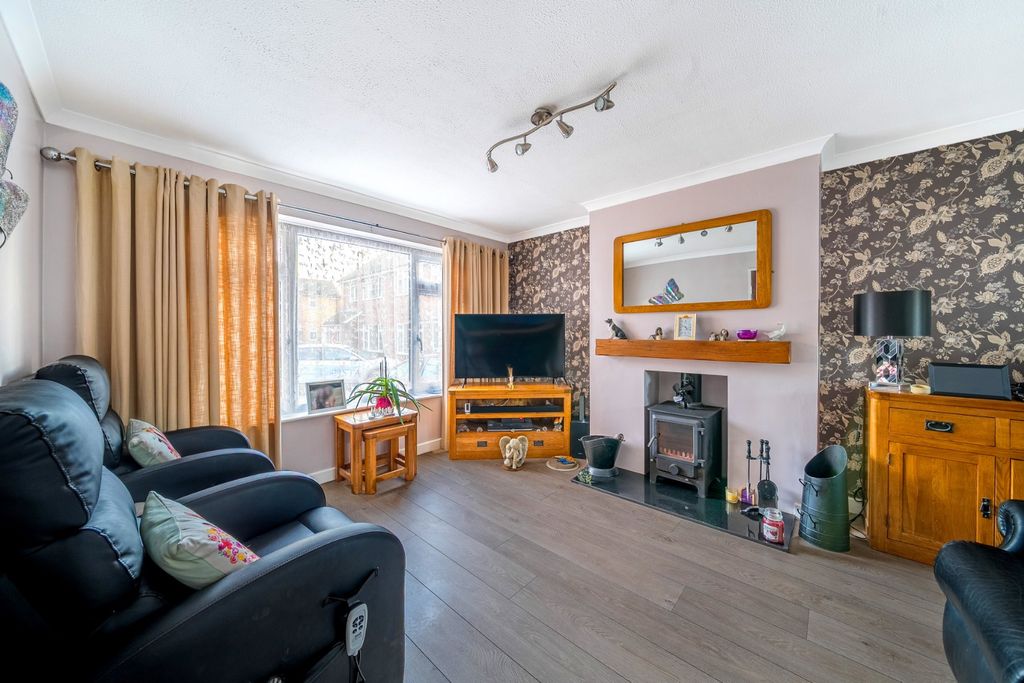 Property photo 2 of 18 Picture No. 15