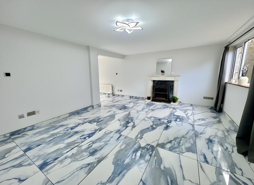 Property photo 3 of 14 3985743