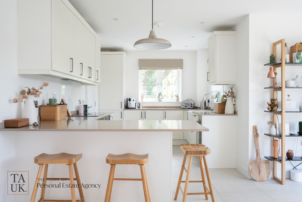 Property photo 2 of 25