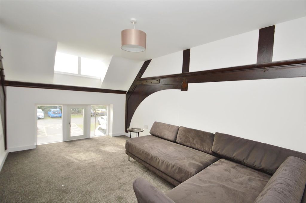 Property photo 3 of 7 Living Room