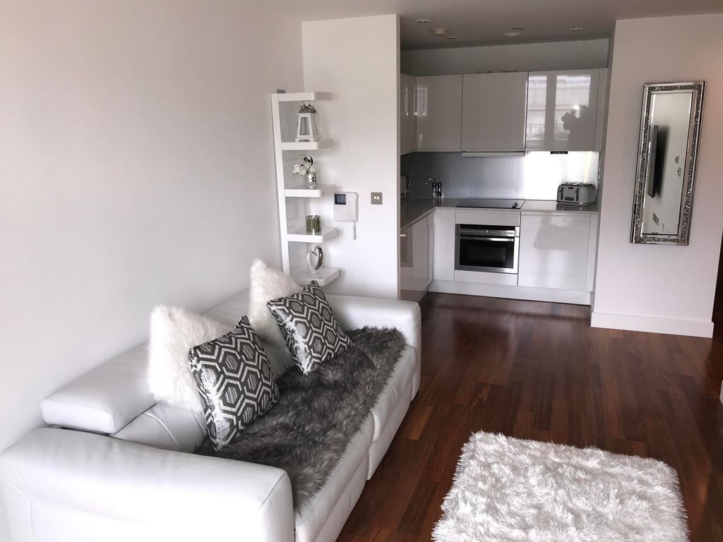 Property photo 3 of 7 Living Room