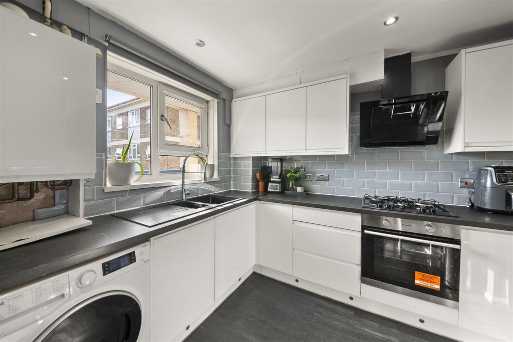Property photo 3 of 11 =
