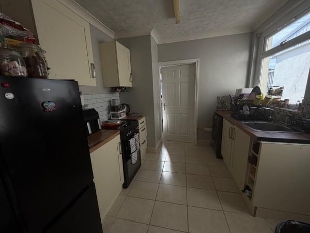 Property photo 3 of 5 Kitchen.Jpg