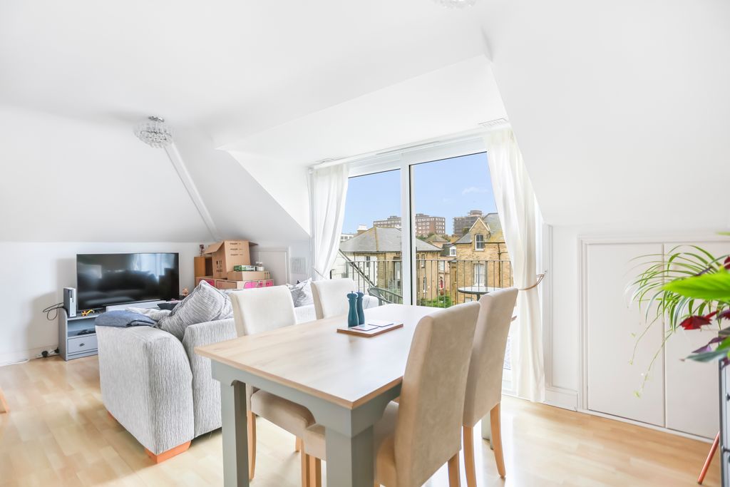 Property photo 2 of 12 296A5906