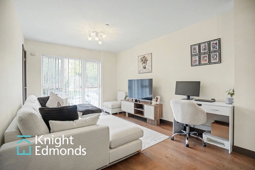 Property photo 1 of 11 Lounge