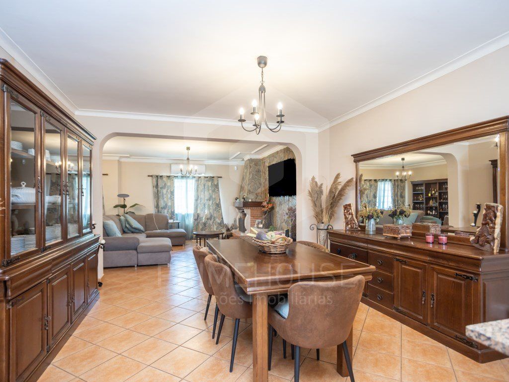 Property photo 1 of 42 T4 Home | 300 m² Of Usable Area And Garage In Fernão Ferro
