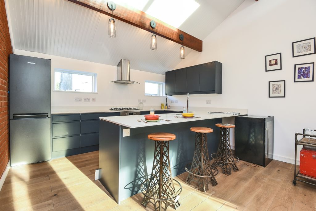 Property photo 3 of 15 402697 (4)