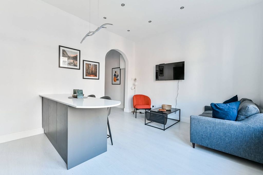 Property photo 1 of 8