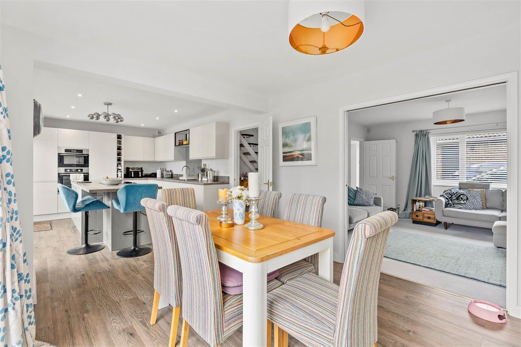 Property photo 3 of 27 Kitchen/Breakfast & Dining Area