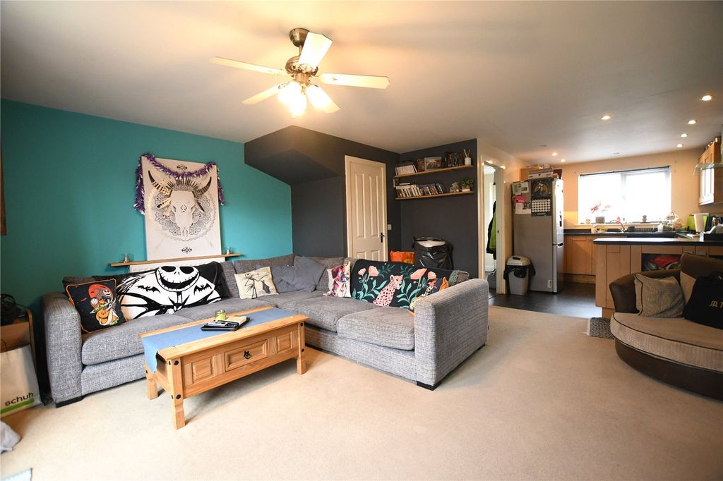 Property photo 2 of 13 Picture No. 15