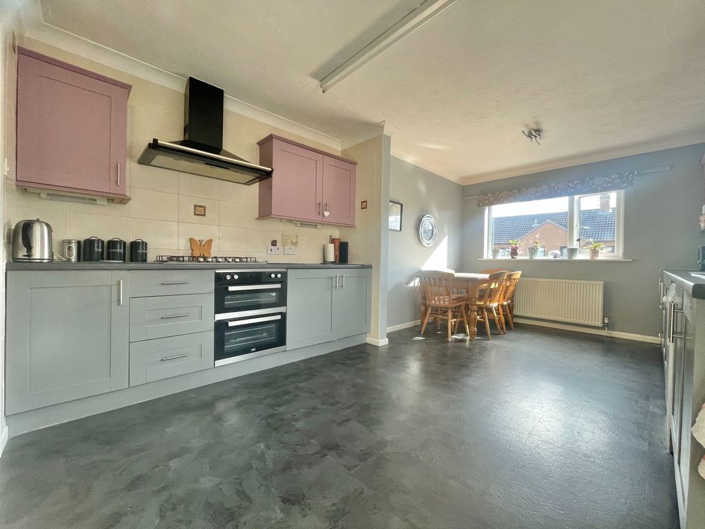Property photo 2 of 31