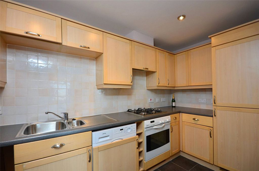 Property photo 3 of 21 Kitchen