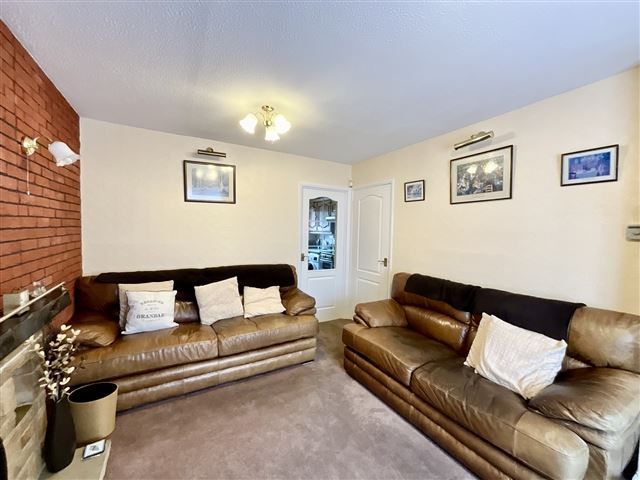 Property photo 3 of 11 Lounge