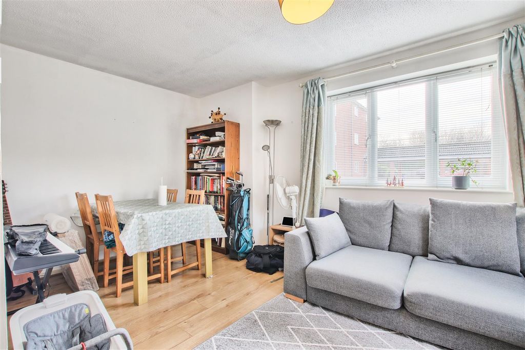 Property photo 3 of 9 Dining Area.Jpg