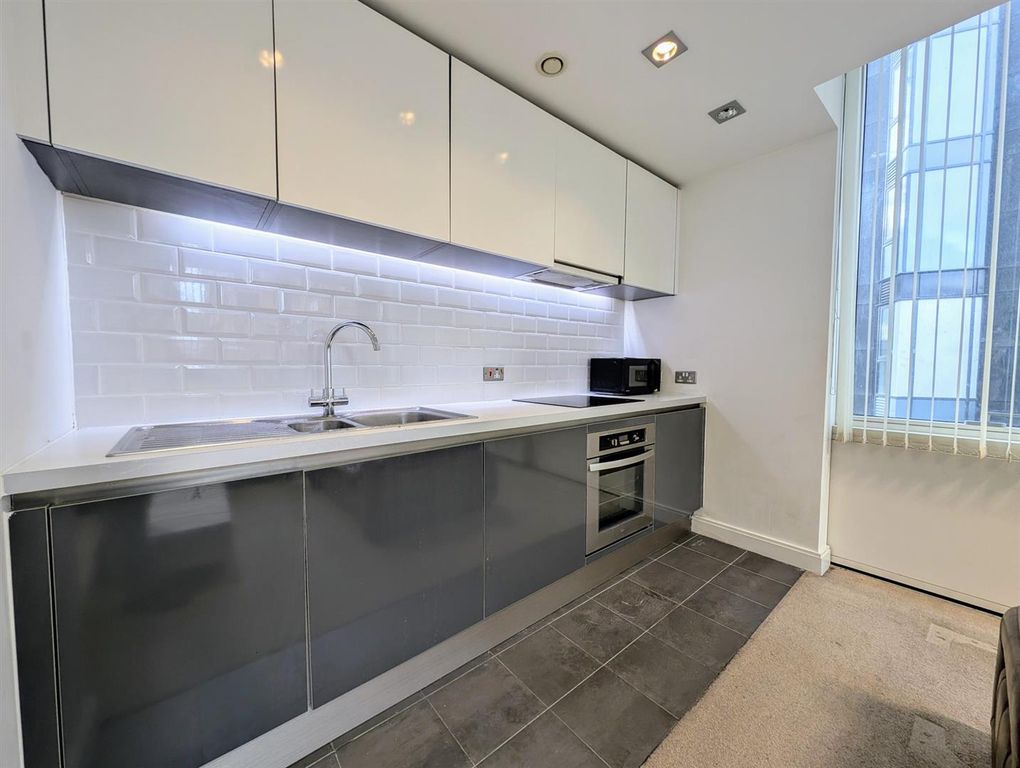 Property photo 3 of 7 Kitchen.Jpg