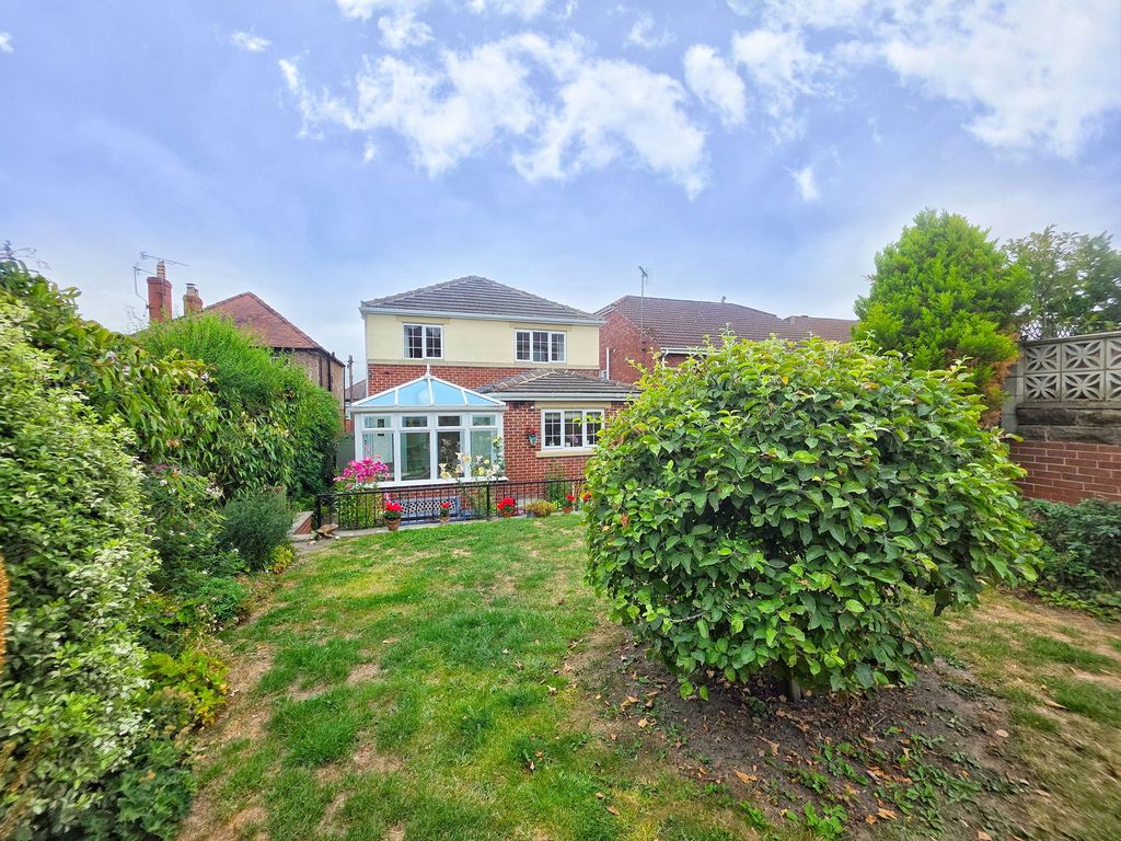 Property photo 2 of 27