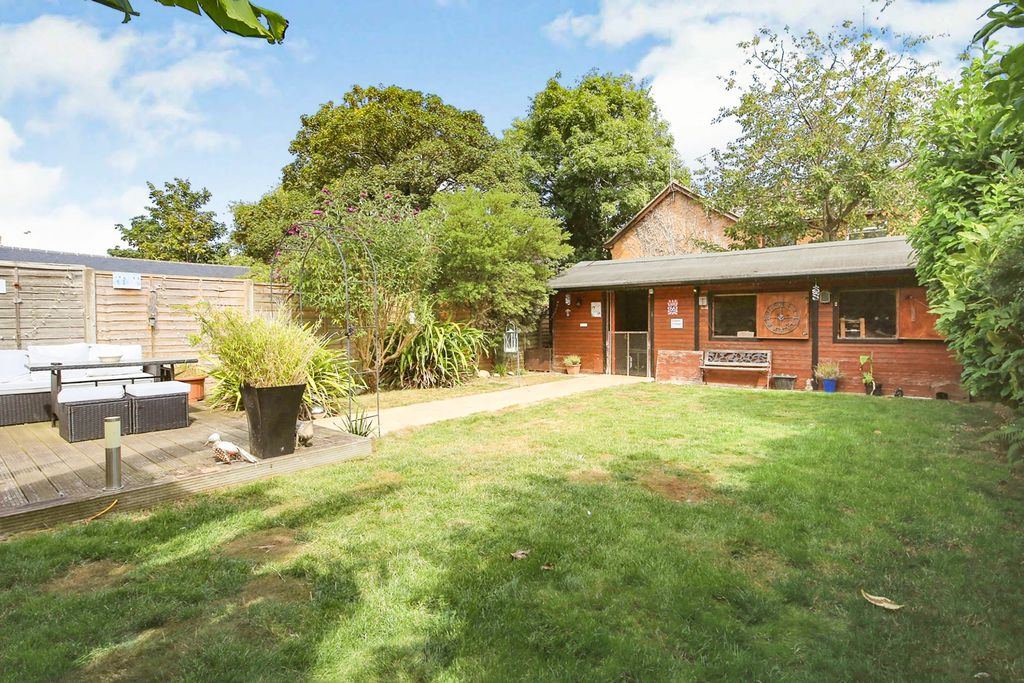 Property photo 2 of 21