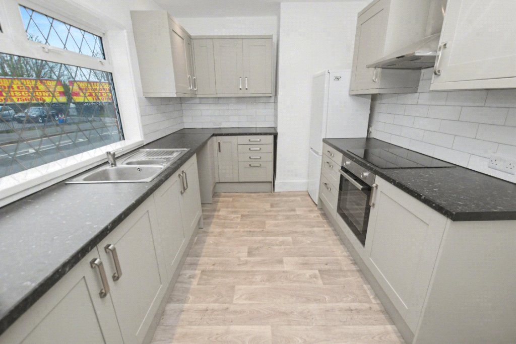 Property photo 3 of 12 Kitchen