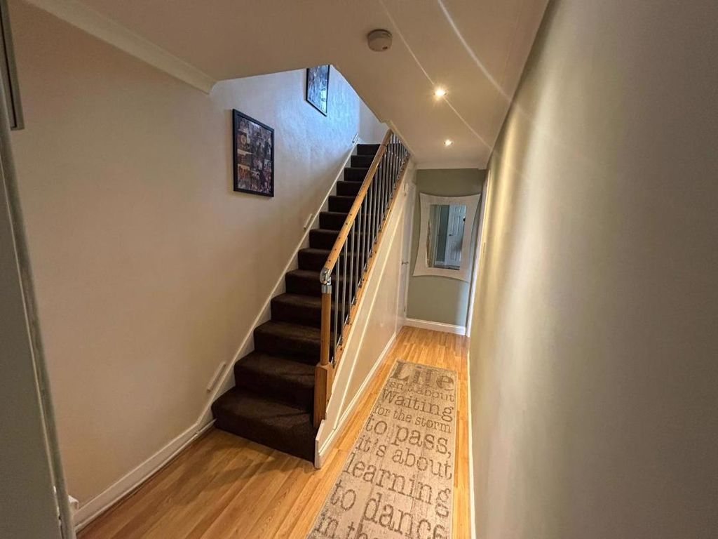 Property photo 3 of 12 Hallway