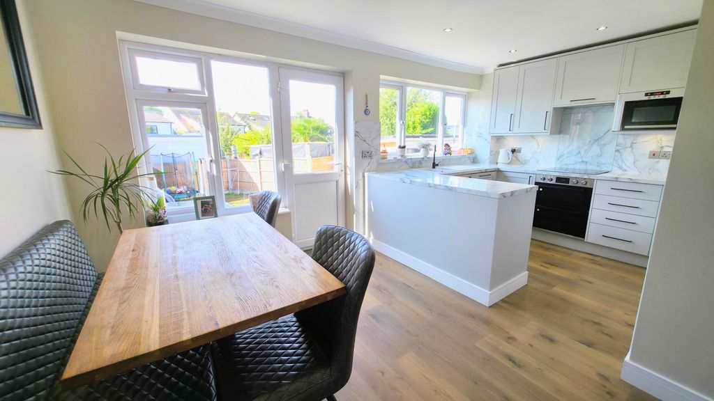 Property photo 2 of 30 Kitchen Diner