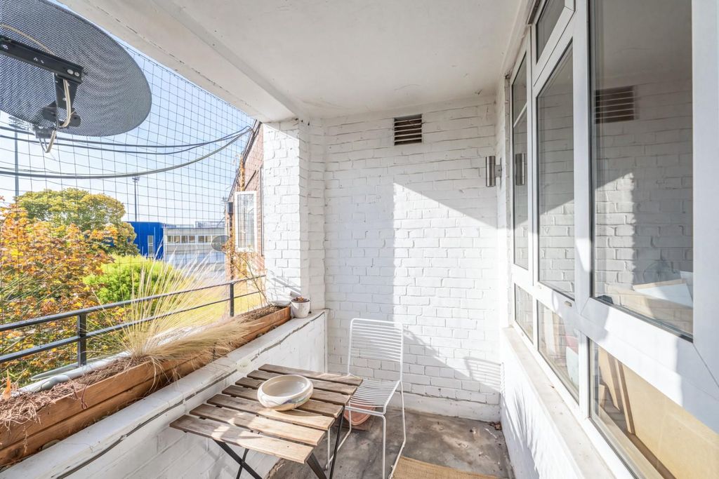 Property photo 3 of 8 Balcony .Jpg