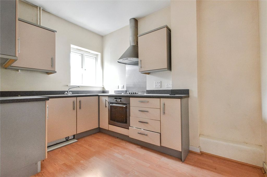 Property photo 2 of 8 Picture No. 18