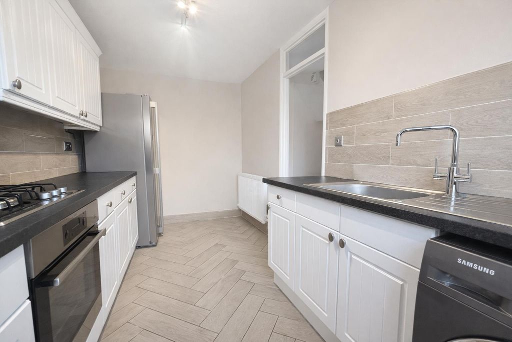 Property photo 2 of 19 810Bf12c-1Efb-404d-92De-E9Fcb0806A50.Png